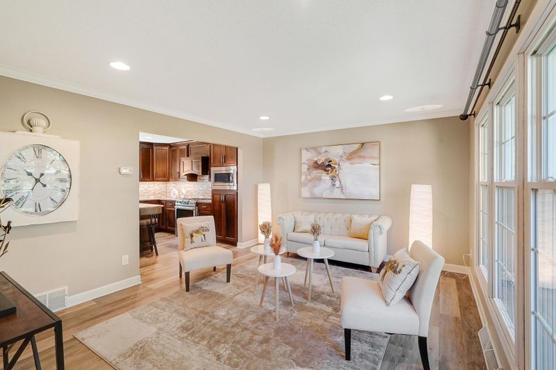 3770 Pilgrim Ln N, Plymouth, MN 55441