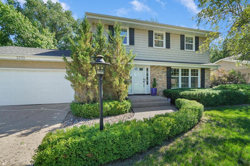 3770 Pilgrim Ln N, Plymouth, MN 55441