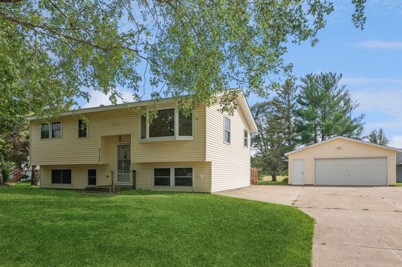 2120 Deerwood Ln NE, Wyoming, MN 55092