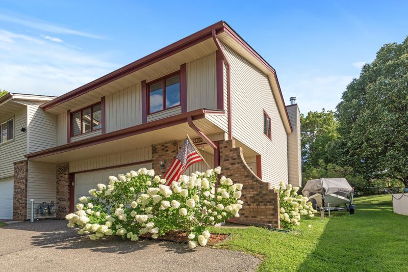 9205 30th Ave N, New Hope, MN 55427