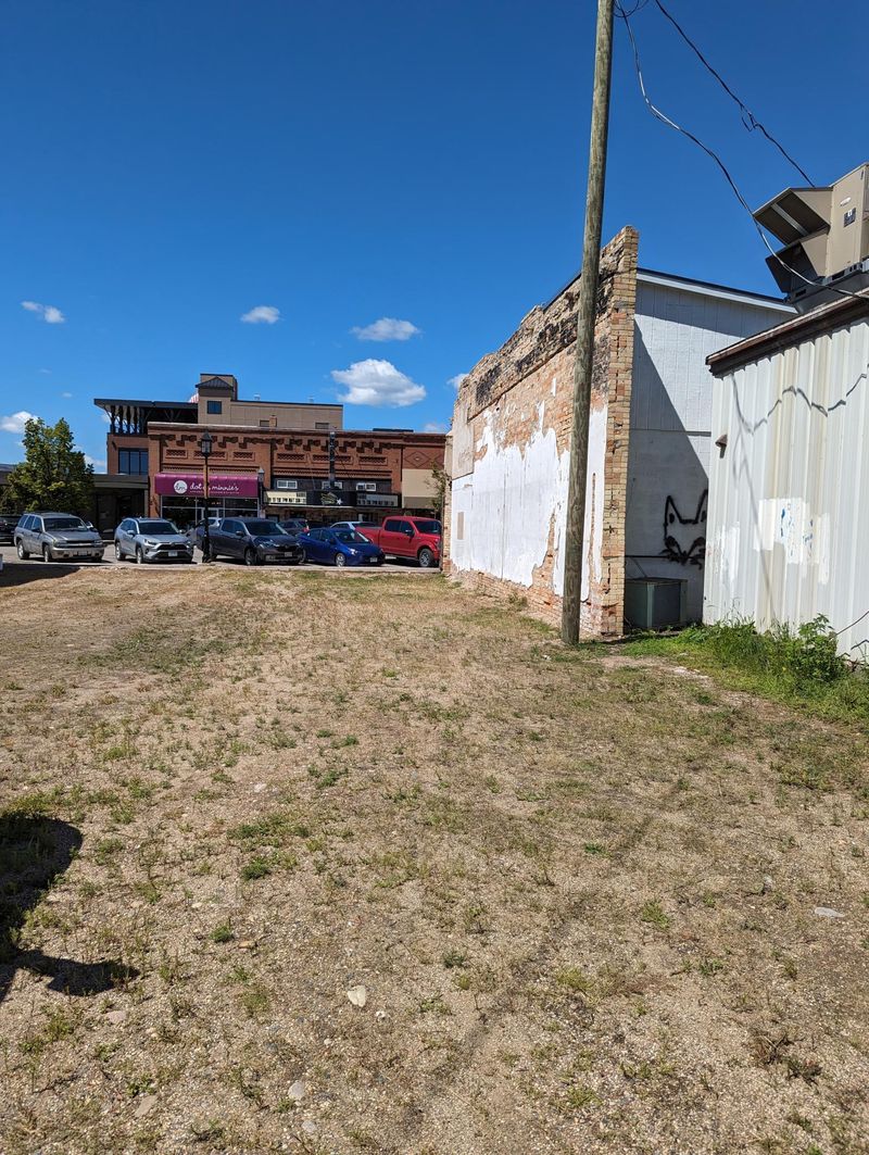 141 1st Ave S, Perham, MN 56573
