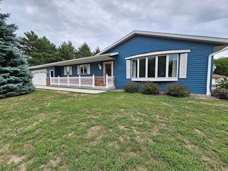 900 E 13th St, Saint Charles, MN 55972