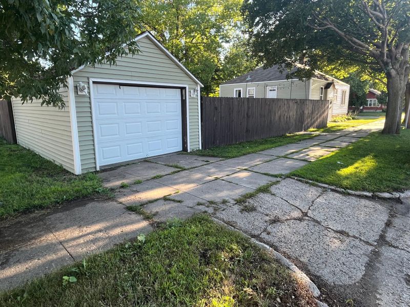 323 2nd St NW, Renville, MN 56284