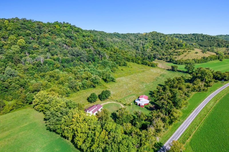 33189 Lanes Valley Rd, La Crescent, MN 55947