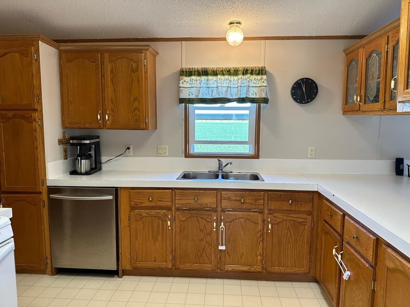91 Blashack St, Waldorf, MN 56091