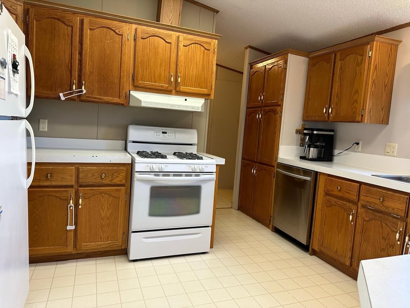 91 Blashack St, Waldorf, MN 56091