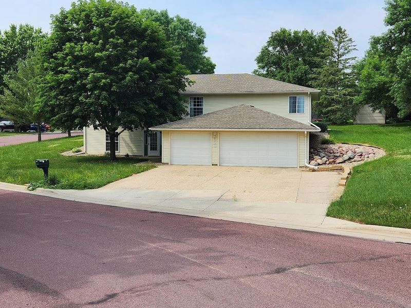 629 Plum Ave, Windom, MN 56101