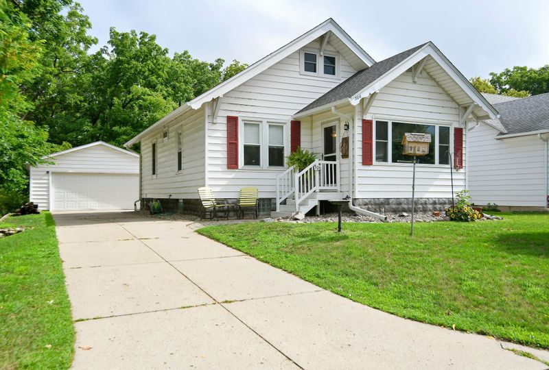 306 4th Ave NW, Waseca, MN 56093