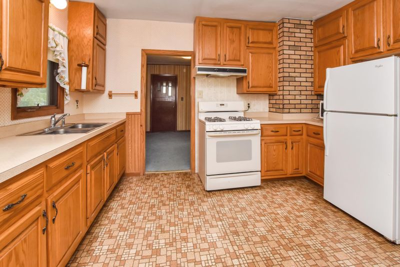 1058 Virginia St, Saint Paul, MN 55117