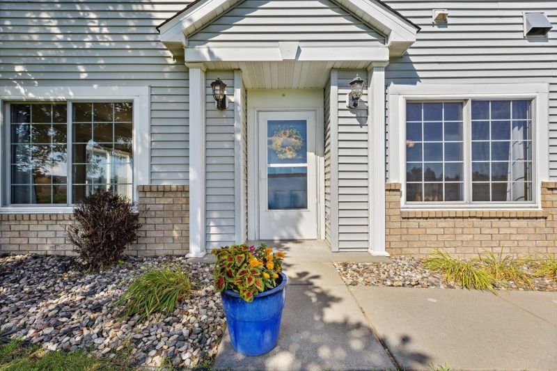 7592 Derby Ln, Shakopee, MN 55379
