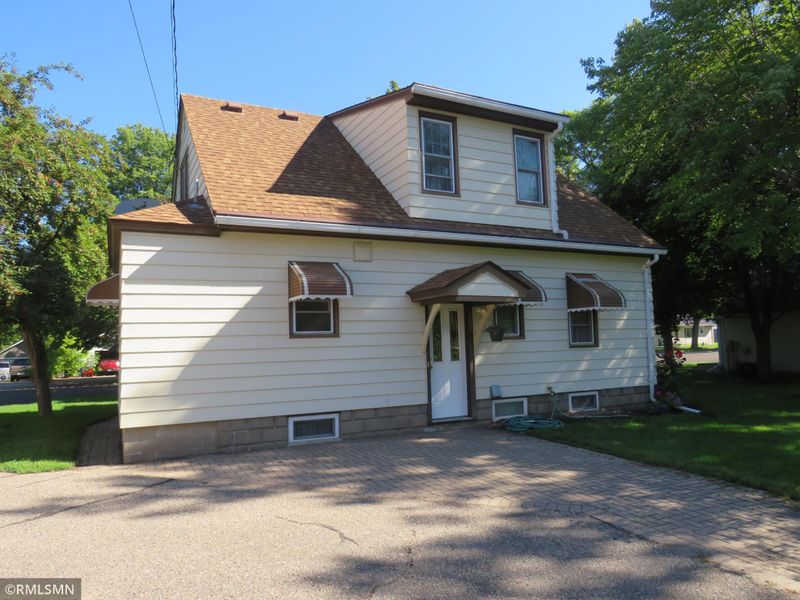 1120 15th St E, Glencoe, MN 55336