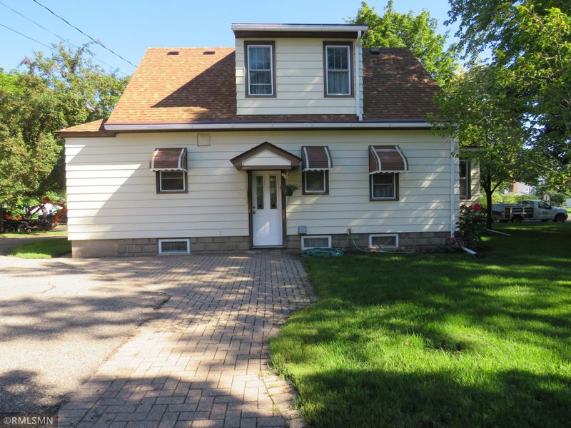 1120 15th St E, Glencoe, MN 55336