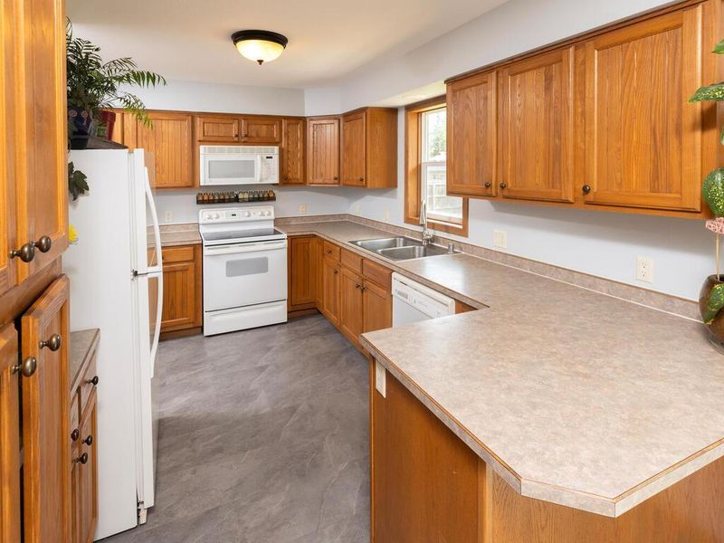 6183 Cedar St, North Branch, MN 55056