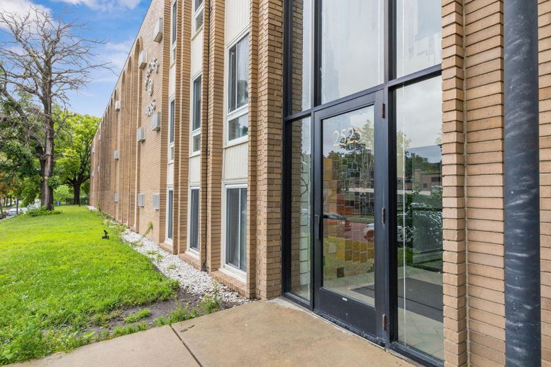 2525 3rd Ave S #212, Minneapolis, MN 55404