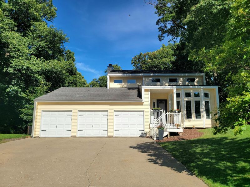 1040 Crest Ridge Ct, Mound, MN 55364