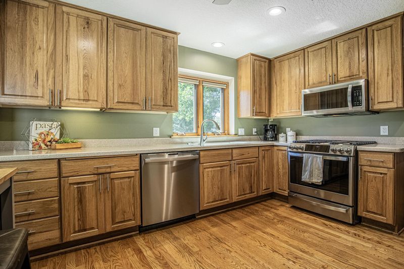 9443 Lancaster Ln N, Maple Grove, MN 55369