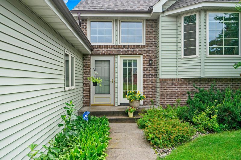 332 Long Lake Ct, Shoreview, MN 55126