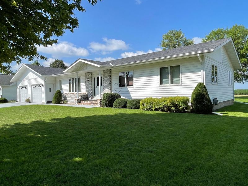 206 S Range Rd, Springfield, MN 56087