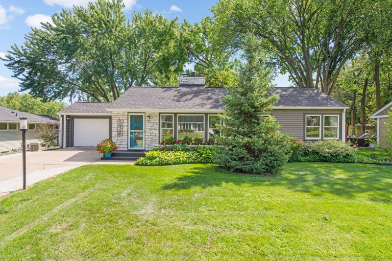 1376 Arden Pl, Arden Hills, MN 55112