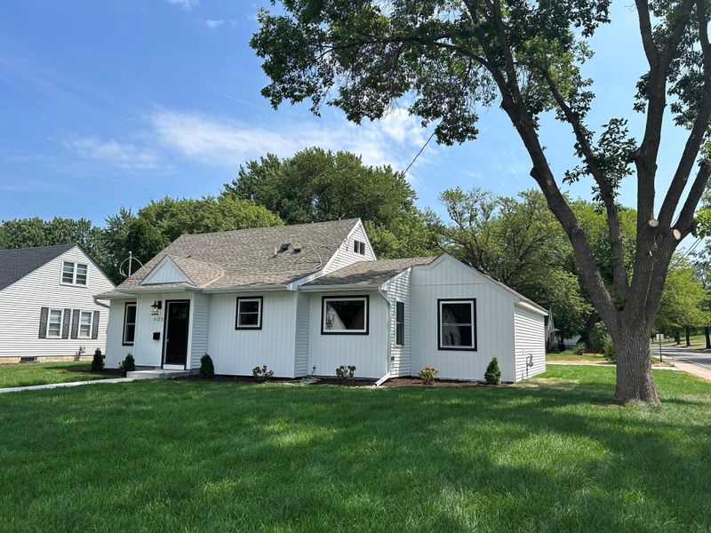 425 Jefferson Ave S, Edina, MN 55343