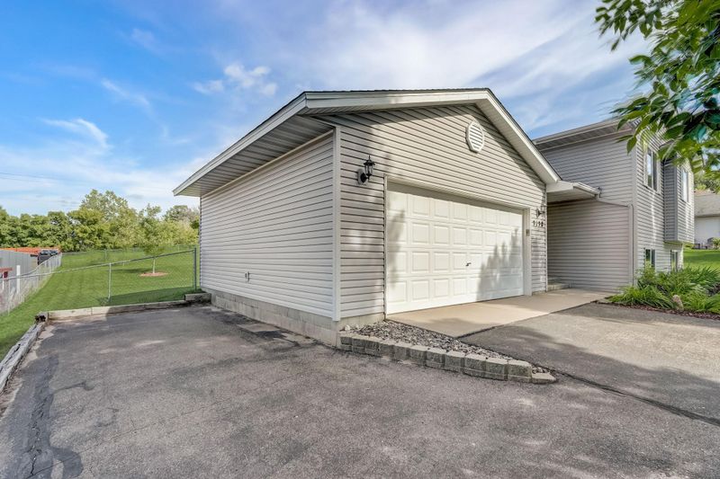 9190 Oriole Ln, Monticello, MN 55362
