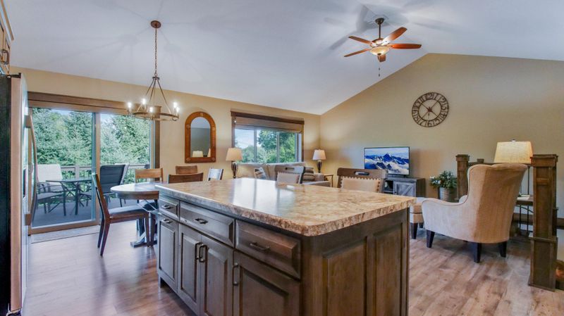 2233 Mckinley Rd, Eau Claire, WI 54703