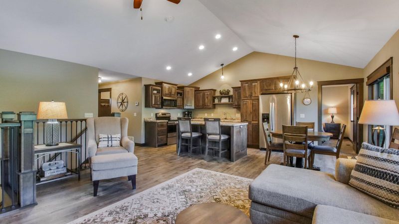 2233 Mckinley Rd, Eau Claire, WI 54703