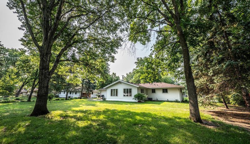 1100 Valley High Dr, Bloomington, MN 55431