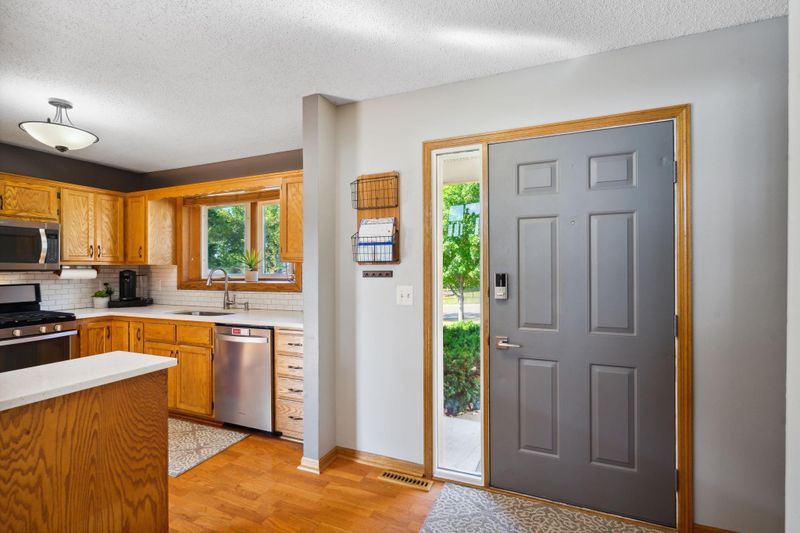 16520 Harwell Ave, Lakeville, MN 55044