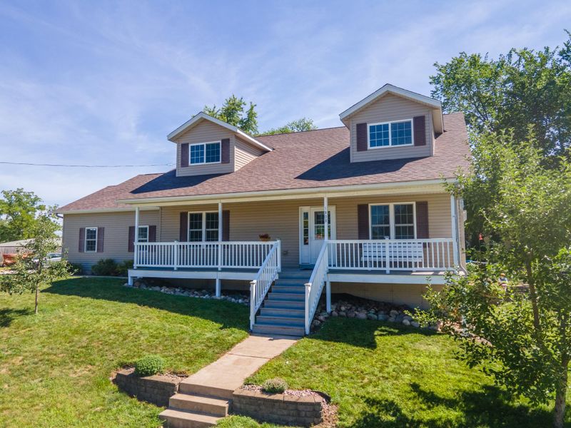 1303 Grandview Ct, La Crescent, MN 55947