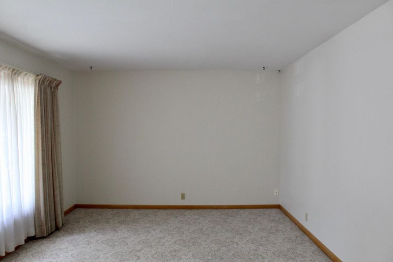 1018 N Estey St, Luverne, MN 56156