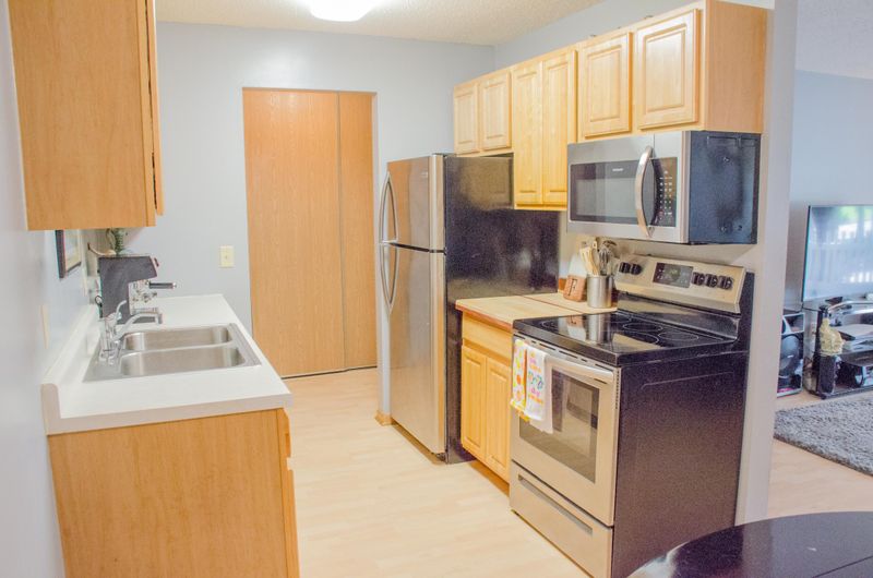 14115 Pennock Ave #108, Apple Valley, MN 55124