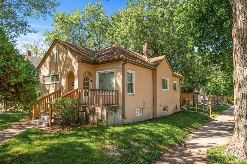 3257 Thomas Ave N, Minneapolis, MN 55412