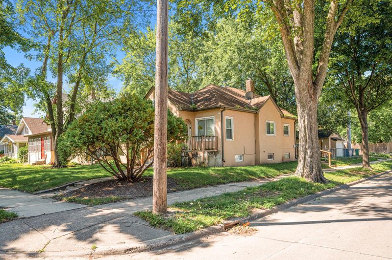 3257 Thomas Ave N, Minneapolis, MN 55412
