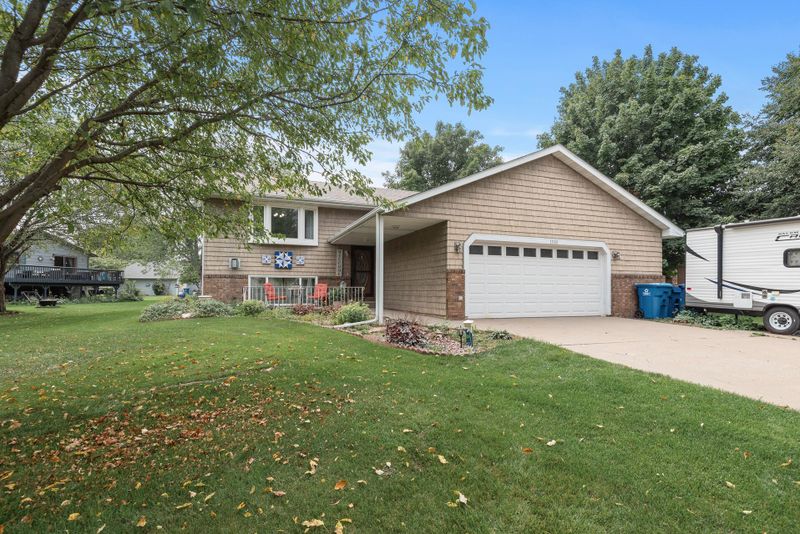 1300 Prairie Ln, Shakopee, MN 55379