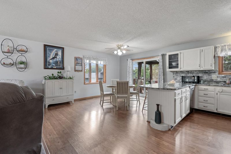 1300 Prairie Ln, Shakopee, MN 55379