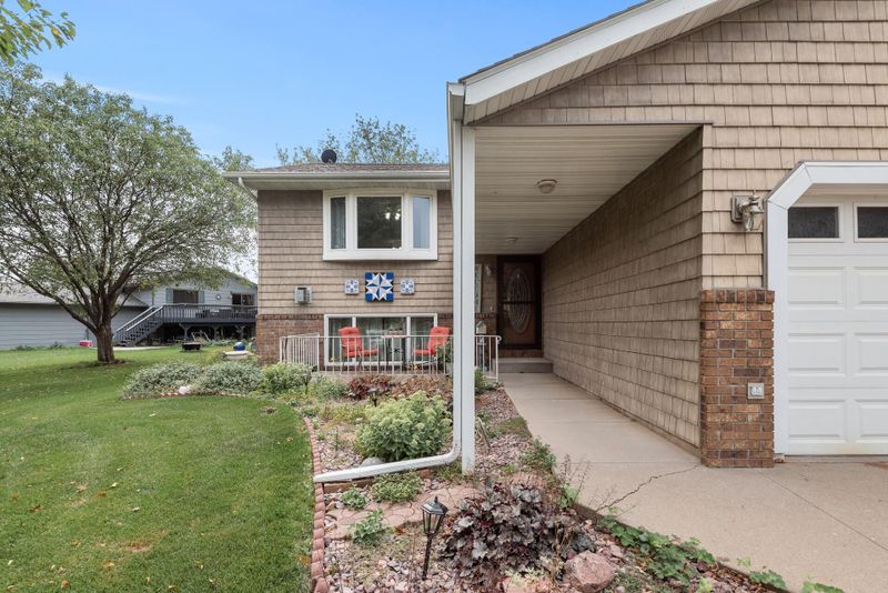1300 Prairie Ln, Shakopee, MN 55379