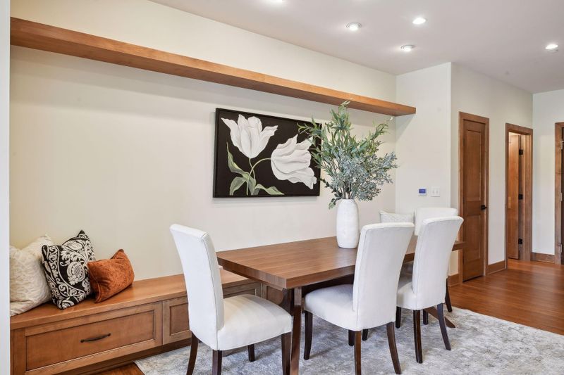 875 Lake St N #209, Wayzata, MN 55391