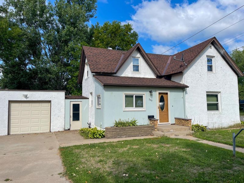 300 5th St SW, Little Falls, MN 56345