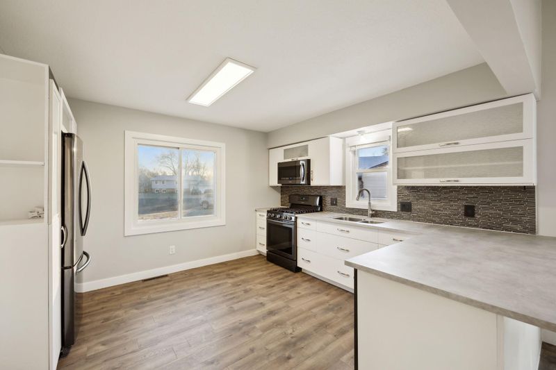 8333 Rhode Island Dr N, Brooklyn Park, MN 55445