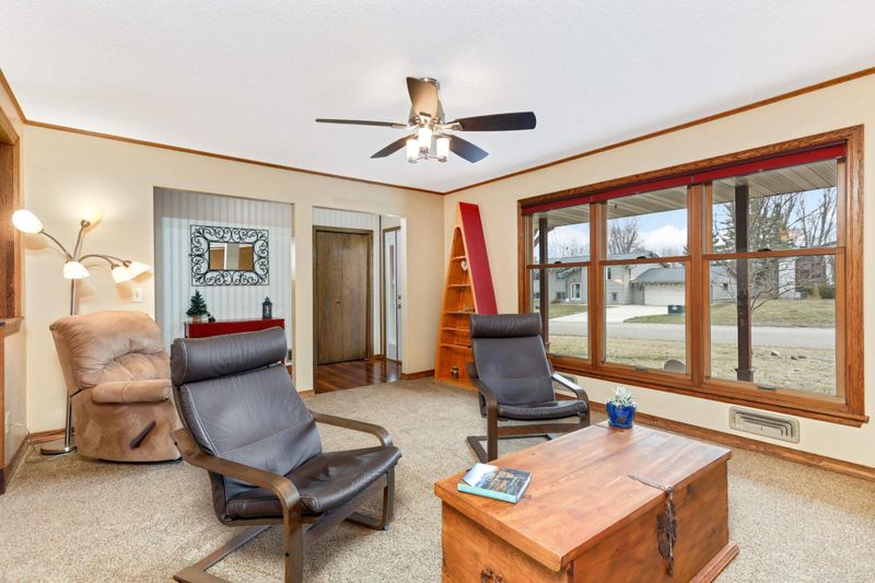 14408 Lower Guthrie Ct, Apple Valley, MN 55124