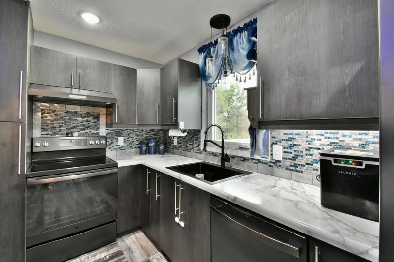 115 5th St NE, Rice, MN 56367