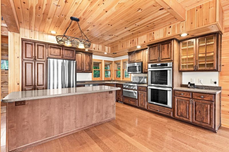8243 Gustafson Rd, Cook, MN 55723
