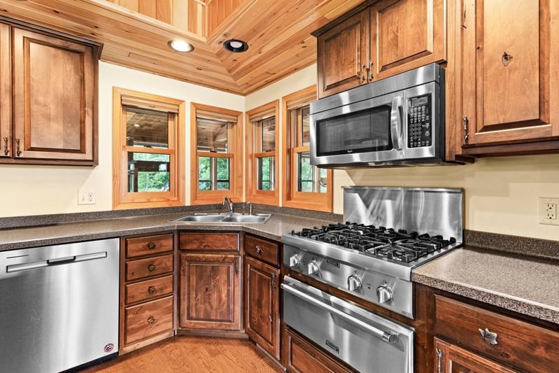 8243 Gustafson Rd, Cook, MN 55723
