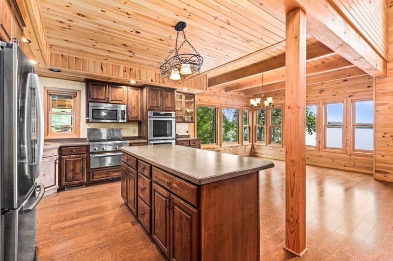 8243 Gustafson Rd, Cook, MN 55723