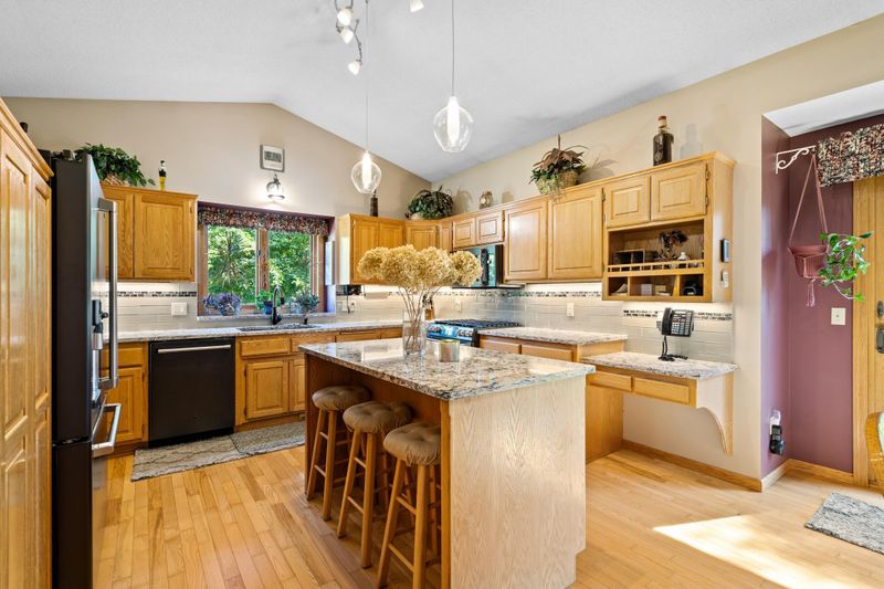 6334 W Shadow Lake Dr, Blaine, MN 55014