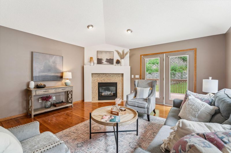12985 39th Ave N, Plymouth, MN 55441