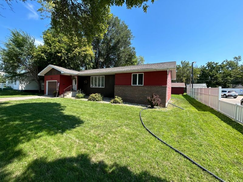 416 8th Ave E, Madison, MN 56256