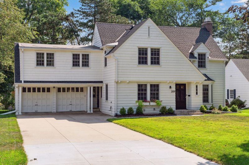 209 Ashley Rd, Hopkins, MN 55343