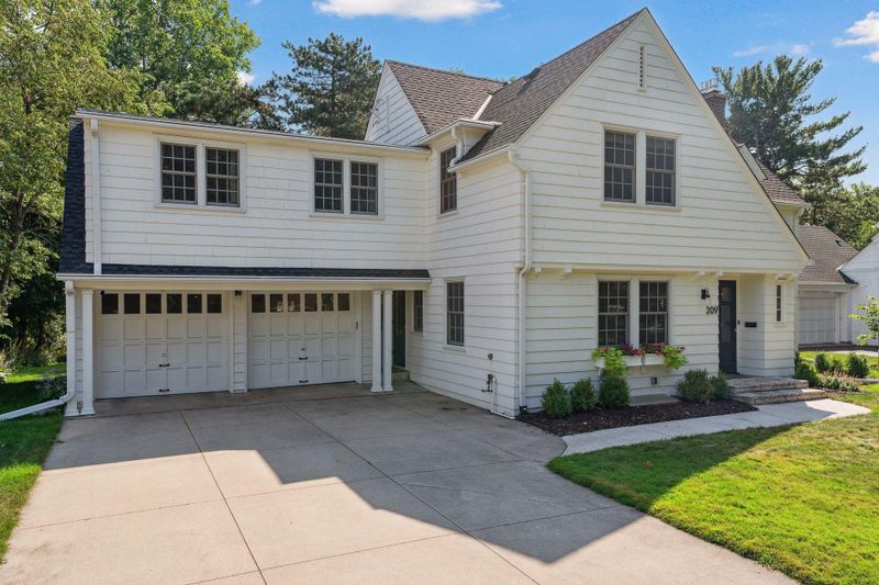 209 Ashley Rd, Hopkins, MN 55343